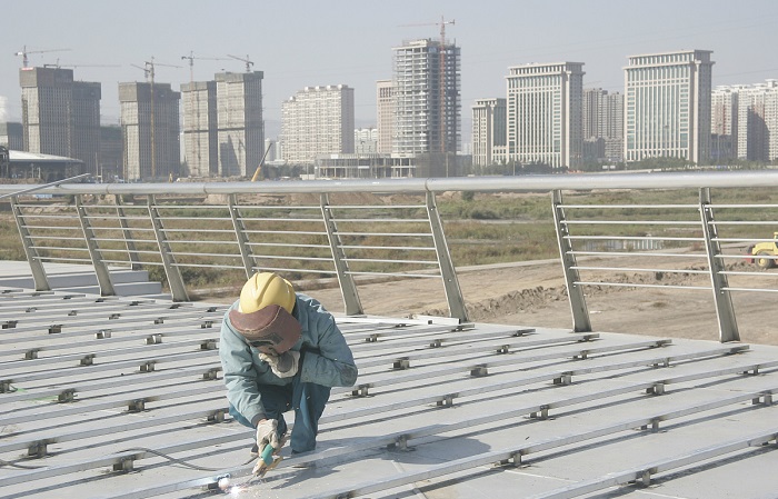 彩鋼屋面翻新廠家推薦：選擇優(yōu)質(zhì)的供應商