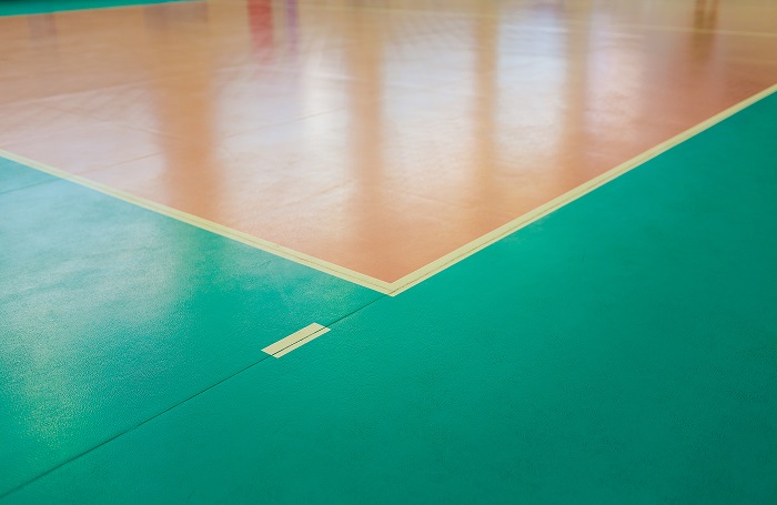 車庫(kù)金剛砂好還是環(huán)氧地坪好