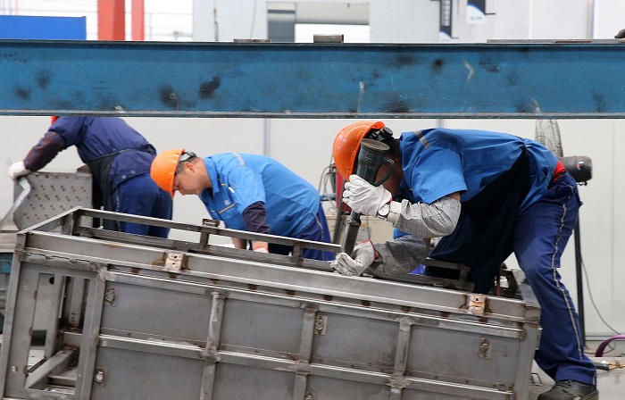 彩鋼屋面翻新防水材料：選擇合適的保護(hù)方案