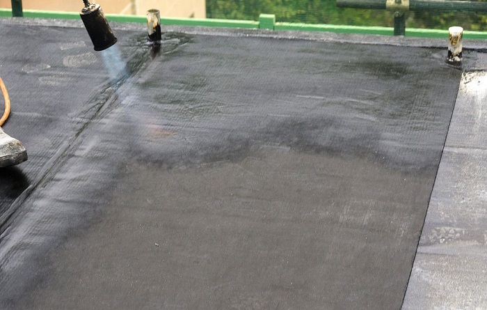 彩鋼屋面翻新防水材料：選擇合適的保護(hù)方案