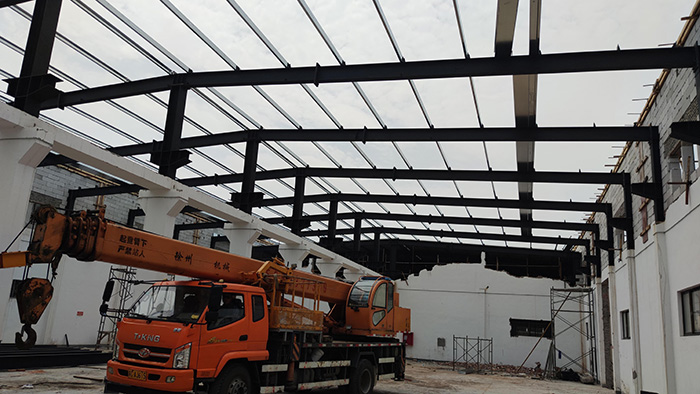 彩鋼屋面翻新時(shí)出現(xiàn)流掛現(xiàn)象怎么辦？