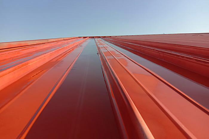 彩鋼房屋面翻新:提升功能與美觀的關(guān)鍵步驟