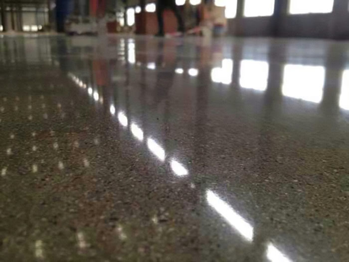 固化劑地坪施工研磨機：專業(yè)設備引領(lǐng)高效施工新風尚